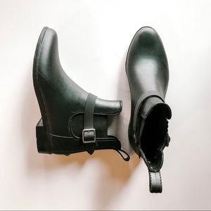 BLACK LEATHER CHELSEA BOOT